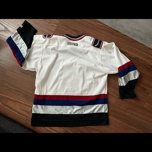 Vancouver Canucks hockey jersey - Picture 5 of 6